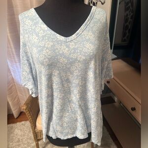 American Eagle Outfitters Light Blue Floral Short Sleeve Top